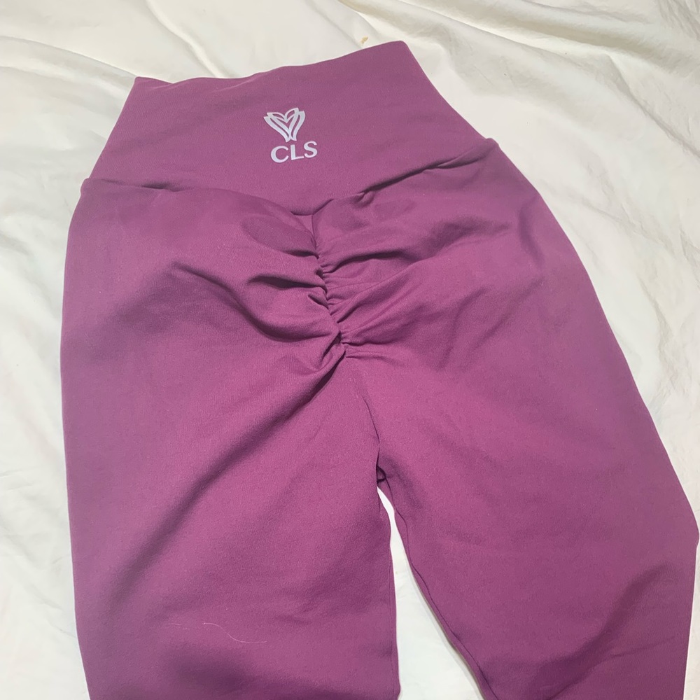 Butt lift scrunch leggings. They are brand new.